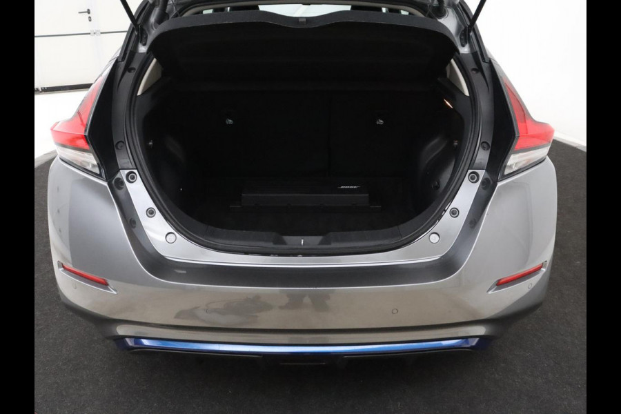 Nissan Leaf Tekna 40 kWh | SOH 86,4% | Navigatie | Apple Carplay | LED | Bose Sound | Dodehoek Ass. | Stoelverwarming |