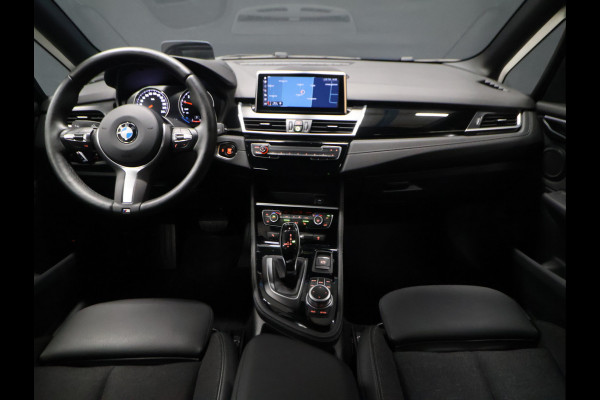 BMW 2 Serie Active Tourer 218i M Sport [STOELVERWARMING, HEAD-UP, CAMERA, CRUISE CONTROL, PDC V+A, CLIMATE CONTROL, BLUETOOTH, LEDER STUUR, ELEKTRISCHE ACHTERKLEP, NAVIGATIE, NIEUWSTAAT]