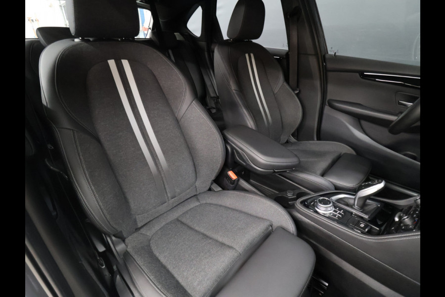 BMW 2 Serie Active Tourer 218i M Sport [STOELVERWARMING, HEAD-UP, CAMERA, CRUISE CONTROL, PDC V+A, CLIMATE CONTROL, BLUETOOTH, LEDER STUUR, ELEKTRISCHE ACHTERKLEP, NAVIGATIE, NIEUWSTAAT]
