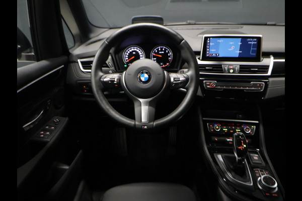BMW 2 Serie Active Tourer 218i M Sport [STOELVERWARMING, HEAD-UP, CAMERA, CRUISE CONTROL, PDC V+A, CLIMATE CONTROL, BLUETOOTH, LEDER STUUR, ELEKTRISCHE ACHTERKLEP, NAVIGATIE, NIEUWSTAAT]