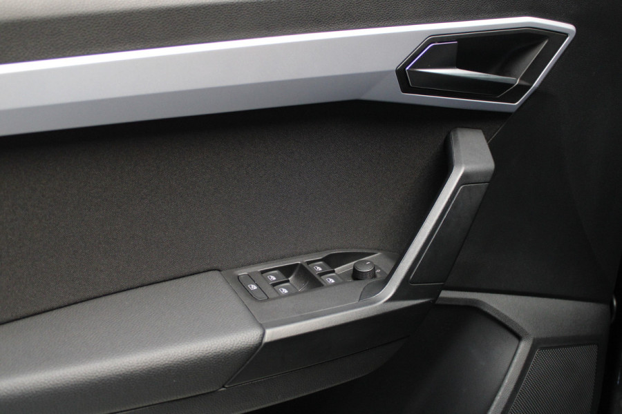 Seat Arona 1.5 TSI FR Navi Virtual ACC PDC Climate LM velgen Stoelverwarming Carplay BTW auto