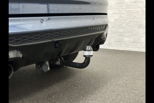 Ford Kuga 1.5 EcoBoost 150PK ST Line | Panorama | Trekhaak 2000kg Trekgewicht! | Navigatie | Carplay | Climate Control | RIJKLAARPRIJS! | Verwarmde Voorruit | Cruise Control | 18 inch | Getint Glas | Keyless-Start |