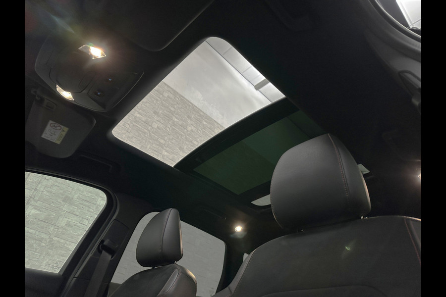 Ford Kuga 1.5 EcoBoost 150PK ST Line | Panorama | Trekhaak 2000kg Trekgewicht! | Navigatie | Carplay | Climate Control | RIJKLAARPRIJS! | Verwarmde Voorruit | Cruise Control | 18 inch | Getint Glas | Keyless-Start |
