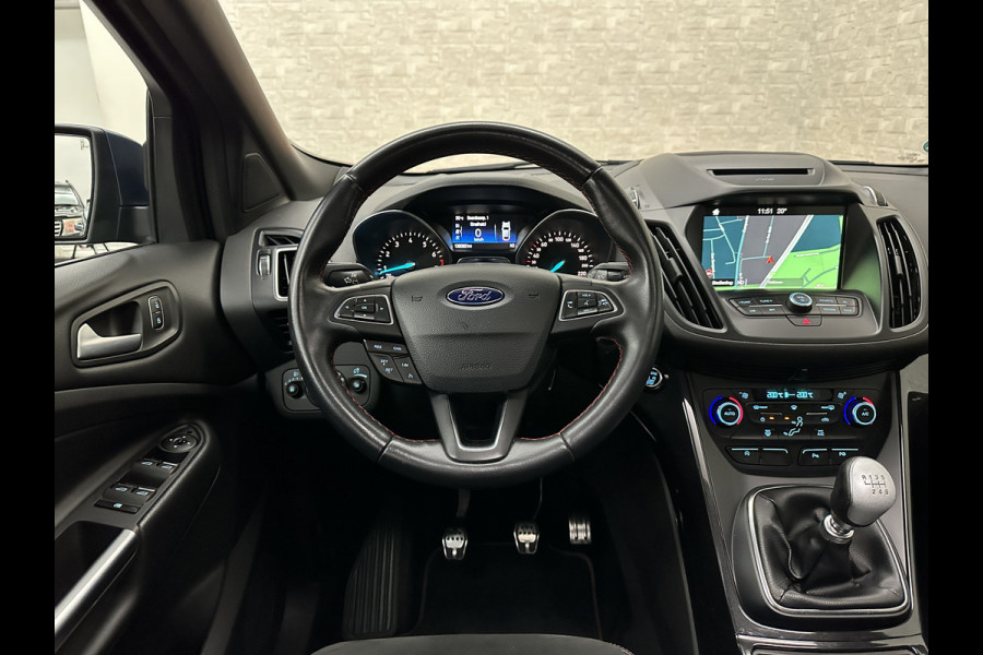 Ford Kuga 1.5 EcoBoost 150PK ST Line | Panorama | Trekhaak 2000kg Trekgewicht! | Navigatie | Carplay | Climate Control | RIJKLAARPRIJS! | Verwarmde Voorruit | Cruise Control | 18 inch | Getint Glas | Keyless-Start |