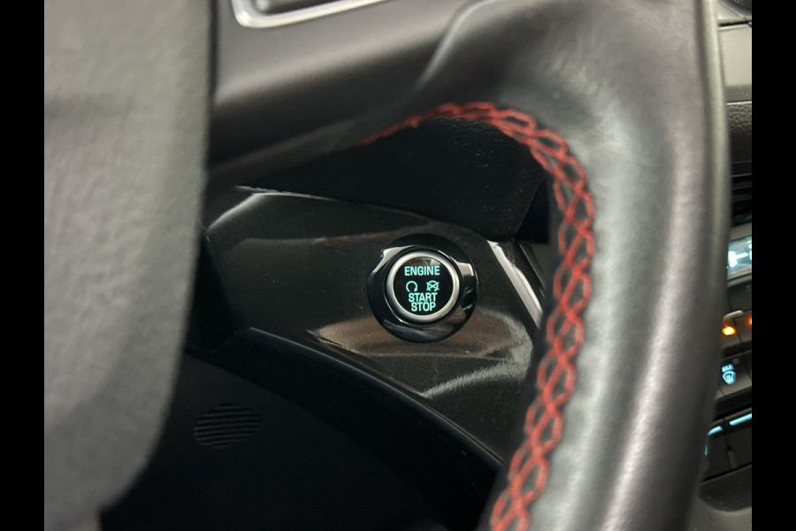 Ford Kuga 1.5 EcoBoost 150PK ST Line | Panorama | Trekhaak 2000kg Trekgewicht! | Navigatie | Carplay | Climate Control | RIJKLAARPRIJS! | Verwarmde Voorruit | Cruise Control | 18 inch | Getint Glas | Keyless-Start |