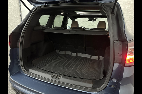 Ford Kuga 1.5 EcoBoost 150PK ST Line | Panorama | Trekhaak 2000kg Trekgewicht! | Navigatie | Carplay | Climate Control | RIJKLAARPRIJS! | Verwarmde Voorruit | Cruise Control | 18 inch | Getint Glas | Keyless-Start |