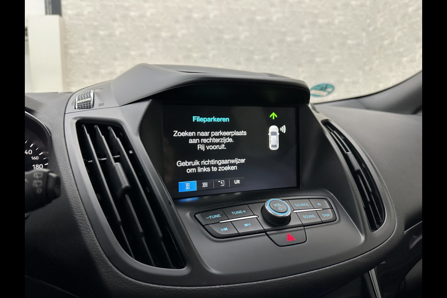 Ford Kuga 1.5 EcoBoost 150PK ST Line | Panorama | Trekhaak 2000kg Trekgewicht! | Navigatie | Carplay | Climate Control | RIJKLAARPRIJS! | Verwarmde Voorruit | Cruise Control | 18 inch | Getint Glas | Keyless-Start |