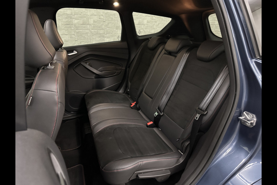 Ford Kuga 1.5 EcoBoost 150PK ST Line | Panorama | Trekhaak 2000kg Trekgewicht! | Navigatie | Carplay | Climate Control | RIJKLAARPRIJS! | Verwarmde Voorruit | Cruise Control | 18 inch | Getint Glas | Keyless-Start |