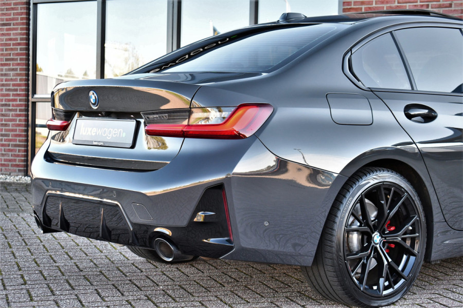 BMW 3-serie 330e M-Sport Dravit E-Dak Trekh E-zetels 19inch HUD Adp-onderstel