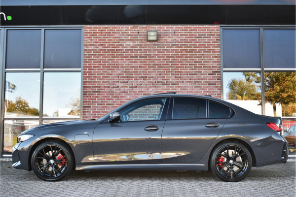 BMW 3-serie 330e M-Sport Dravit E-Dak Trekh E-zetels 19inch HUD Adp-onderstel