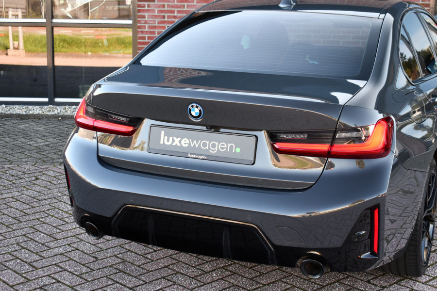 BMW 3-serie 330e M-Sport Dravit E-Dak Trekh E-zetels 19inch HUD Adp-onderstel
