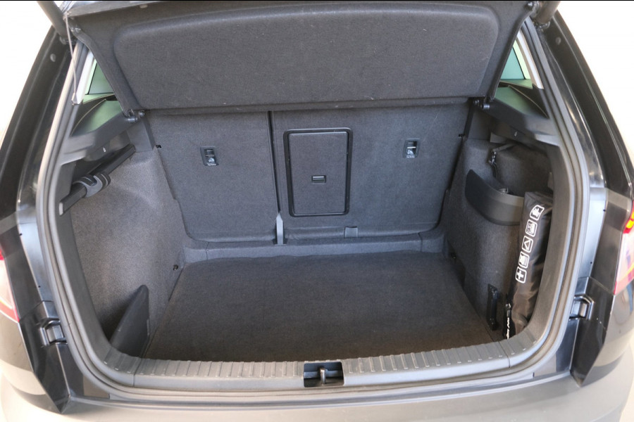 Škoda Karoq 1.5 TSI ACT Business Edition Plus - N.A.P. Airco, Cruise, PDC, Navi, Stoelverwarming, Carplay, Virtueel display.