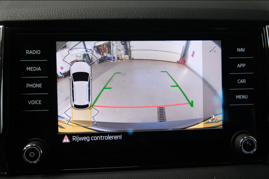 Škoda Karoq 1.5 TSI ACT Business Edition Plus - N.A.P. Airco, Cruise, PDC, Navi, Stoelverwarming, Carplay, Virtueel display.