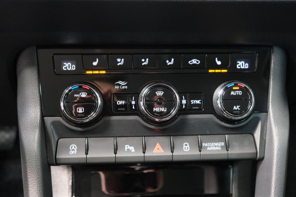Škoda Karoq 1.5 TSI ACT Business Edition Plus - N.A.P. Airco, Cruise, PDC, Navi, Stoelverwarming, Carplay, Virtueel display.