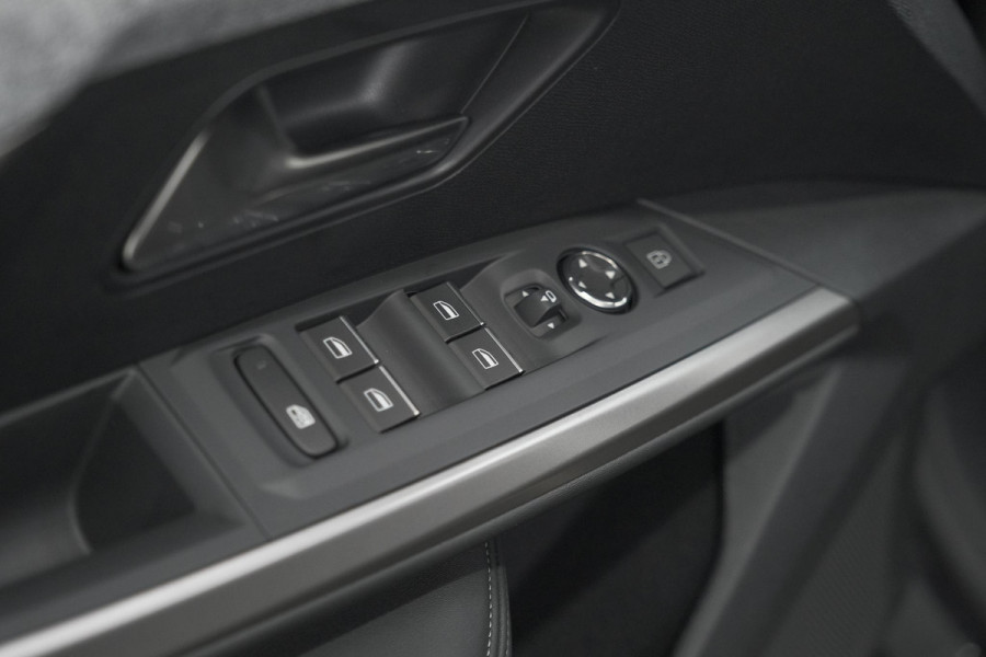 Peugeot E-3008 GT Avantage 210 73 kWh | Schuif-/Kanteldak | Warmtepomp | 360 Vision & Drive Plus Pack | Elektrische Kofferklep
