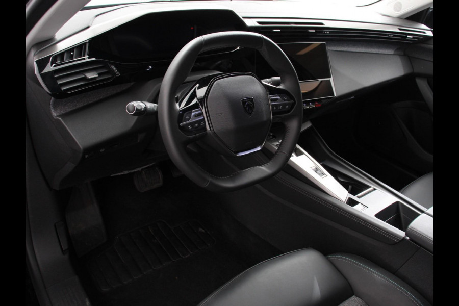 Peugeot 408 1.2 PureTech 130pk Automaat Allure Pack Electrische stoelverstelling LV stoelverwarming Camera Navigatie Climate Control Dab Led Parkeer sensoren Apple Carplay/ Android Auto