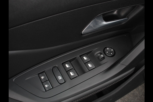 Peugeot 408 1.2 PureTech 130pk Automaat Allure Pack Electrische stoelverstelling LV stoelverwarming Camera Navigatie Climate Control Dab Led Parkeer sensoren Apple Carplay/ Android Auto