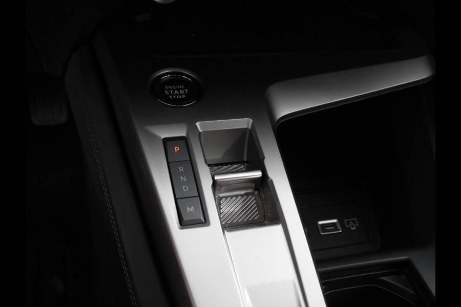 Peugeot 408 1.2 PureTech 130pk Automaat Allure Pack Electrische stoelverstelling LV stoelverwarming Camera Navigatie Climate Control Dab Led Parkeer sensoren Apple Carplay/ Android Auto
