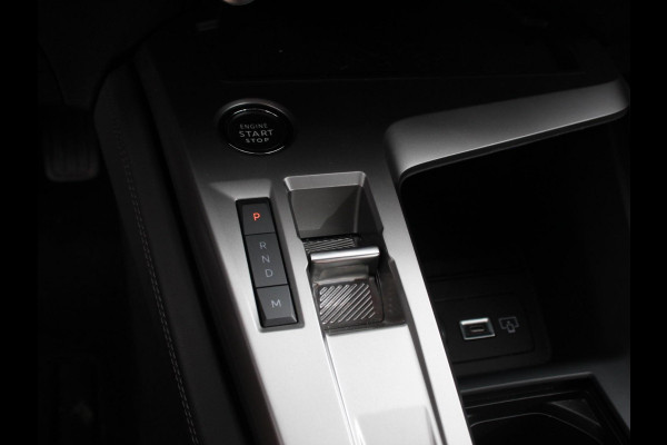 Peugeot 408 1.2 PureTech 130pk Automaat Allure Pack Electrische stoelverstelling LV stoelverwarming Camera Navigatie Climate Control Dab Led Parkeer sensoren Apple Carplay/ Android Auto