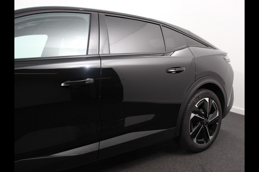Peugeot 408 1.2 PureTech 130pk Automaat Allure Pack Electrische stoelverstelling LV stoelverwarming Camera Navigatie Climate Control Dab Led Parkeer sensoren Apple Carplay/ Android Auto