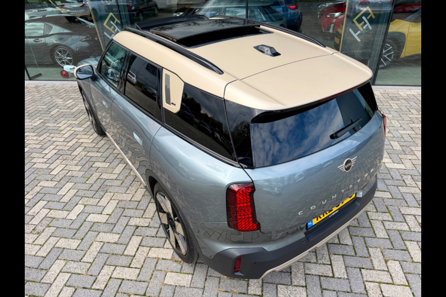 MINI Countryman SE ALL4 Favoured XL 66.5 kWh, 20 inch, Trekhaak, FULL OPTIONS!
