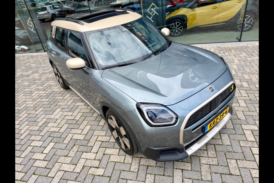 MINI Countryman SE ALL4 Favoured XL 66.5 kWh, 20 inch, Trekhaak, FULL OPTIONS!