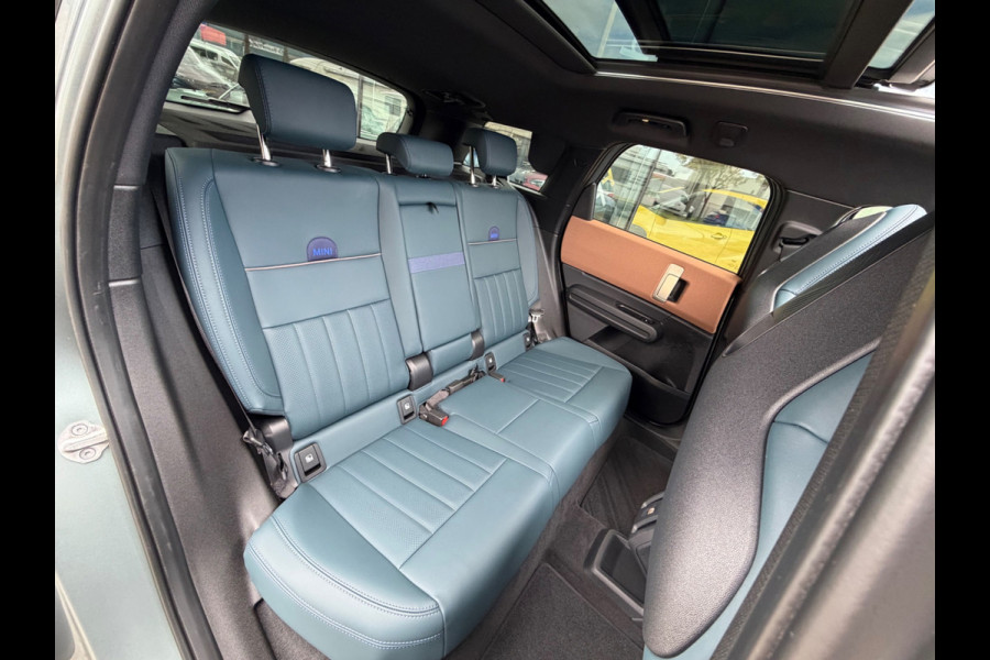 MINI Countryman SE ALL4 Favoured XL 66.5 kWh, 20 inch, Trekhaak, FULL OPTIONS!