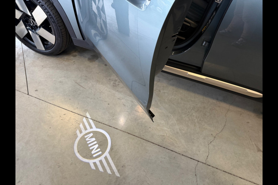 MINI Countryman SE ALL4 Favoured XL 66.5 kWh, 20 inch, Trekhaak, FULL OPTIONS!
