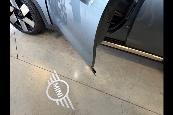 MINI Countryman SE ALL4 Favoured XL 66.5 kWh, 20 inch, Trekhaak, FULL OPTIONS!