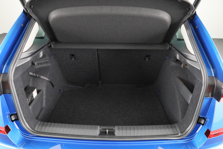 Škoda Kamiq Business Edition 1.0 TSI 115 pk 6 versn. Hand | Trekhaak | Stoelverwarming | Achteruitrijcamera |Apple CarPlay | Android Auto