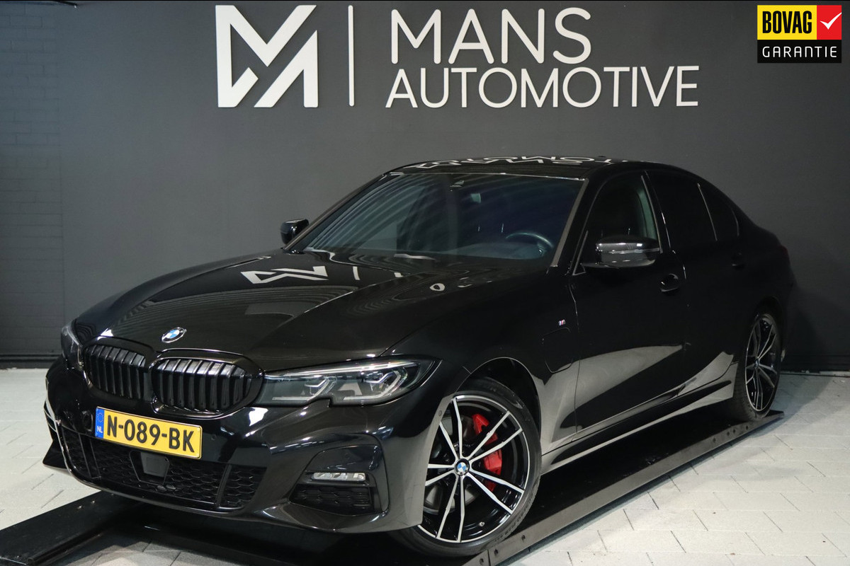 BMW 3-serie 320e M Sport / ACC / CAMERA / LEDER / CARPLAY / STUUR+STOELVERW