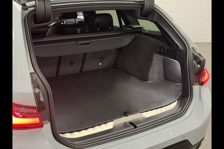 BMW 3 Serie Touring 330e M-Sportpakket | Adapt. Cruise | Stoelverwarming | Sfeerverlichting | Dodehoek | Memory | Head up | Matrix led |