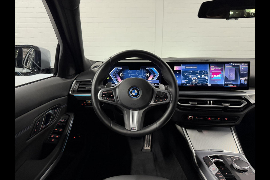 BMW 3 Serie Touring 330e M-Sportpakket | Adapt. Cruise | Stoelverwarming | Sfeerverlichting | Dodehoek | Memory | Head up | Matrix led |