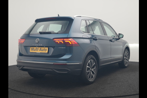 Volkswagen Tiguan 1.4 TSI eHybrid Life PHEV 245pk Dealer O.H. | SOH 97,6% | Trekhaak Af Fabriek | Adaptive Cruise | 360 Camera | IQ Light | Stoelen & Stuur Verwarmd | Keyless | BLIS | Apple Carplay | Navigatie | DAB | Plug In Hybrid |