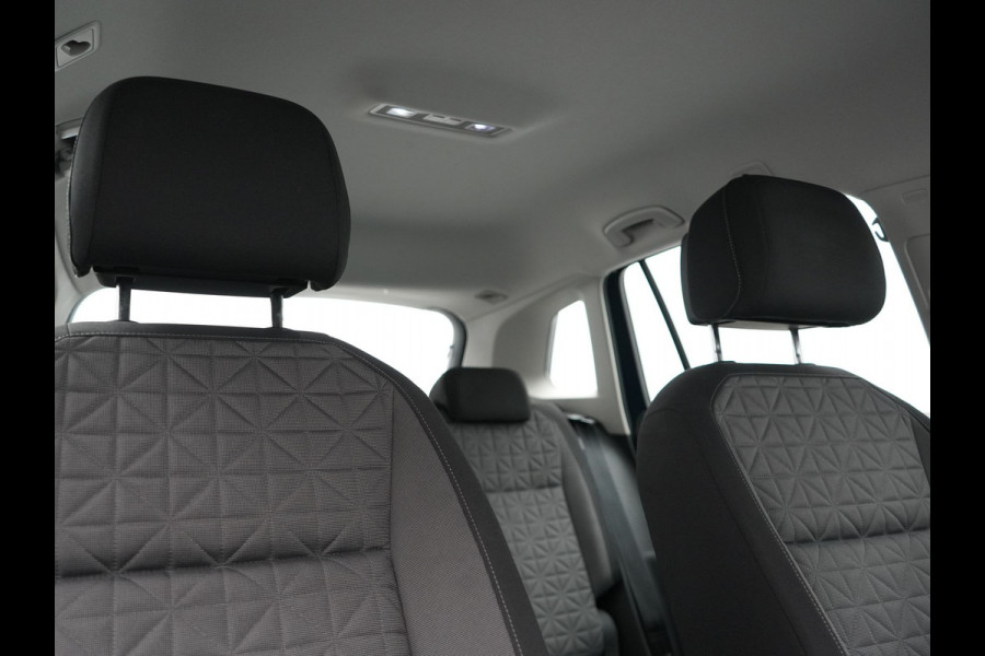 Volkswagen Tiguan 1.4 TSI eHybrid Life PHEV 245pk Dealer O.H. | SOH 97,6% | Trekhaak Af Fabriek | Adaptive Cruise | 360 Camera | IQ Light | Stoelen & Stuur Verwarmd | Keyless | BLIS | Apple Carplay | Navigatie | DAB | Plug In Hybrid |