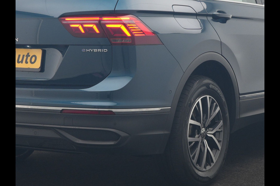 Volkswagen Tiguan 1.4 TSI eHybrid Life PHEV 245pk Dealer O.H. | SOH 97,6% | Trekhaak Af Fabriek | Adaptive Cruise | 360 Camera | IQ Light | Stoelen & Stuur Verwarmd | Keyless | BLIS | Apple Carplay | Navigatie | DAB | Plug In Hybrid |