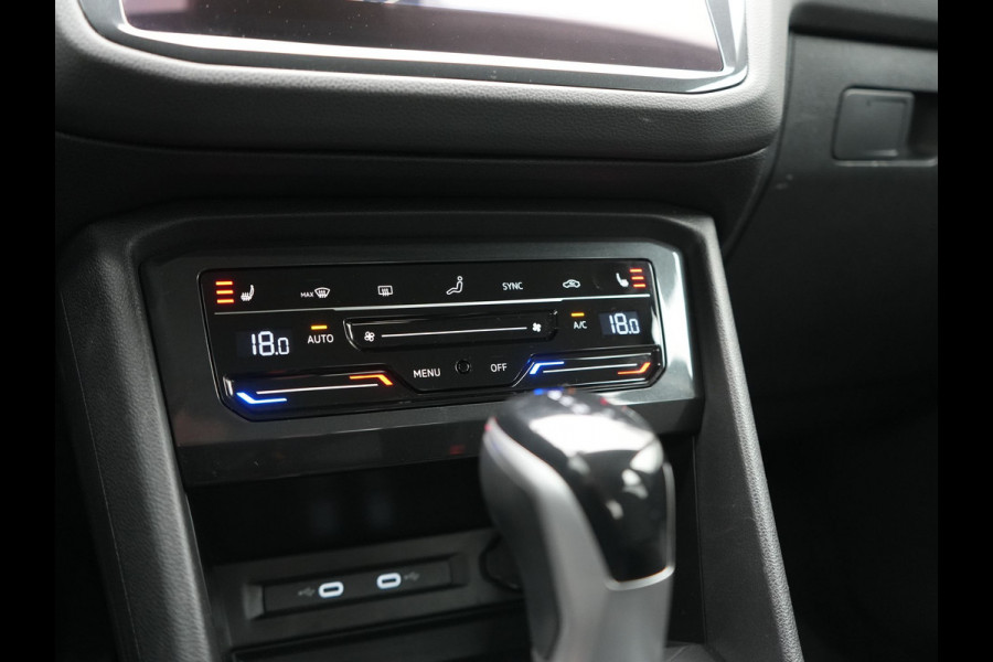 Volkswagen Tiguan 1.4 TSI eHybrid Life PHEV 245pk Dealer O.H. | SOH 97,6% | Trekhaak Af Fabriek | Adaptive Cruise | 360 Camera | IQ Light | Stoelen & Stuur Verwarmd | Keyless | BLIS | Apple Carplay | Navigatie | DAB | Plug In Hybrid |