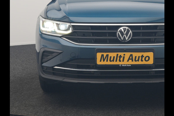 Volkswagen Tiguan 1.4 TSI eHybrid Life PHEV 245pk Dealer O.H. | SOH 97,6% | Trekhaak Af Fabriek | Adaptive Cruise | 360 Camera | IQ Light | Stoelen & Stuur Verwarmd | Keyless | BLIS | Apple Carplay | Navigatie | DAB | Plug In Hybrid |