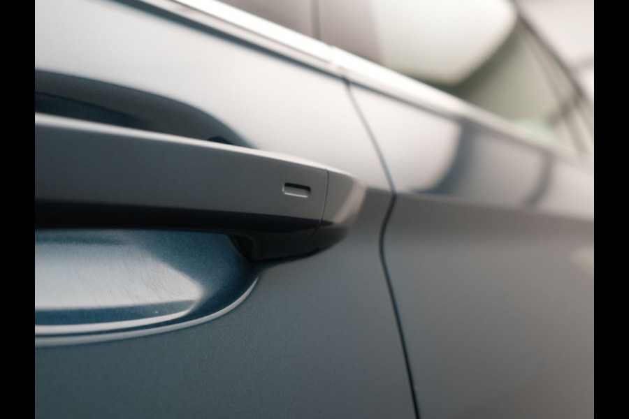 Volkswagen Tiguan 1.4 TSI eHybrid Life PHEV 245pk Dealer O.H. | SOH 97,6% | Trekhaak Af Fabriek | Adaptive Cruise | 360 Camera | IQ Light | Stoelen & Stuur Verwarmd | Keyless | BLIS | Apple Carplay | Navigatie | DAB | Plug In Hybrid |