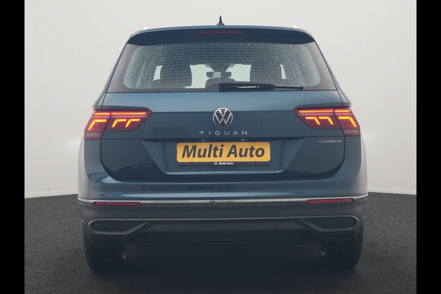 Volkswagen Tiguan 1.4 TSI eHybrid Life PHEV 245pk Dealer O.H. | SOH 97,6% | Trekhaak Af Fabriek | Adaptive Cruise | 360 Camera | IQ Light | Stoelen & Stuur Verwarmd | Keyless | BLIS | Apple Carplay | Navigatie | DAB | Plug In Hybrid |