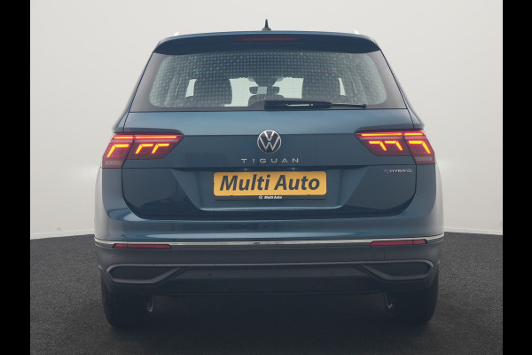 Volkswagen Tiguan 1.4 TSI eHybrid Life PHEV 245pk Dealer O.H. | SOH 97,6% | Trekhaak Af Fabriek | Adaptive Cruise | 360 Camera | IQ Light | Stoelen & Stuur Verwarmd | Keyless | BLIS | Apple Carplay | Navigatie | DAB | Plug In Hybrid |