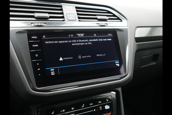 Volkswagen Tiguan 1.4 TSI eHybrid Life PHEV 245pk Dealer O.H. | SOH 97,6% | Trekhaak Af Fabriek | Adaptive Cruise | 360 Camera | IQ Light | Stoelen & Stuur Verwarmd | Keyless | BLIS | Apple Carplay | Navigatie | DAB | Plug In Hybrid |