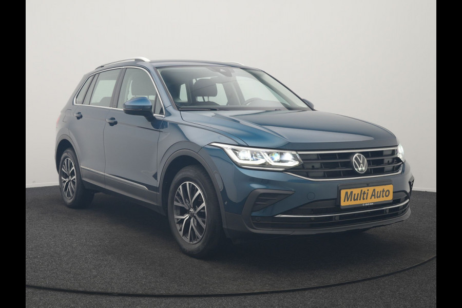 Volkswagen Tiguan 1.4 TSI eHybrid Life PHEV 245pk Dealer O.H. | SOH 97,6% | Trekhaak Af Fabriek | Adaptive Cruise | 360 Camera | IQ Light | Stoelen & Stuur Verwarmd | Keyless | BLIS | Apple Carplay | Navigatie | DAB | Plug In Hybrid |