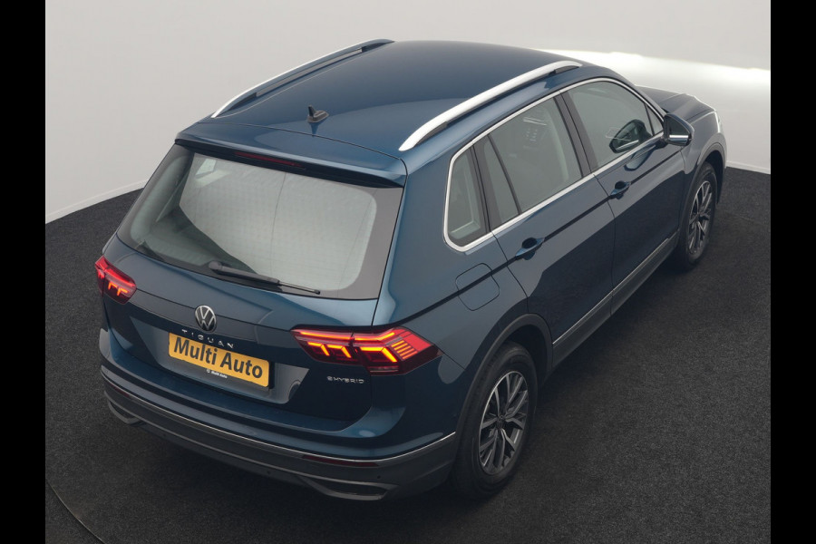 Volkswagen Tiguan 1.4 TSI eHybrid Life PHEV 245pk Dealer O.H. | SOH 97,6% | Trekhaak Af Fabriek | Adaptive Cruise | 360 Camera | IQ Light | Stoelen & Stuur Verwarmd | Keyless | BLIS | Apple Carplay | Navigatie | DAB | Plug In Hybrid |