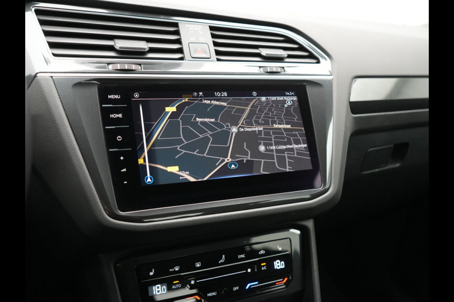 Volkswagen Tiguan 1.4 TSI eHybrid Life PHEV 245pk Dealer O.H. | SOH 97,6% | Trekhaak Af Fabriek | Adaptive Cruise | 360 Camera | IQ Light | Stoelen & Stuur Verwarmd | Keyless | BLIS | Apple Carplay | Navigatie | DAB | Plug In Hybrid |