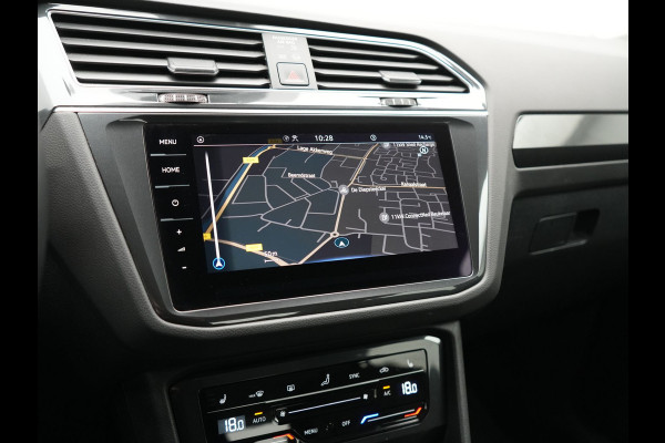 Volkswagen Tiguan 1.4 TSI eHybrid Life PHEV 245pk Dealer O.H. | SOH 97,6% | Trekhaak Af Fabriek | Adaptive Cruise | 360 Camera | IQ Light | Stoelen & Stuur Verwarmd | Keyless | BLIS | Apple Carplay | Navigatie | DAB | Plug In Hybrid |