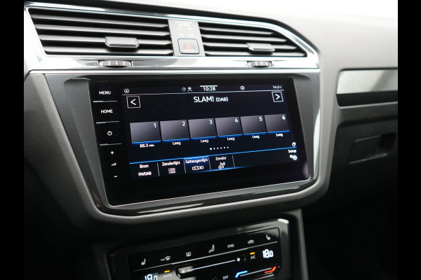 Volkswagen Tiguan 1.4 TSI eHybrid Life PHEV 245pk Dealer O.H. | SOH 97,6% | Trekhaak Af Fabriek | Adaptive Cruise | 360 Camera | IQ Light | Stoelen & Stuur Verwarmd | Keyless | BLIS | Apple Carplay | Navigatie | DAB | Plug In Hybrid |