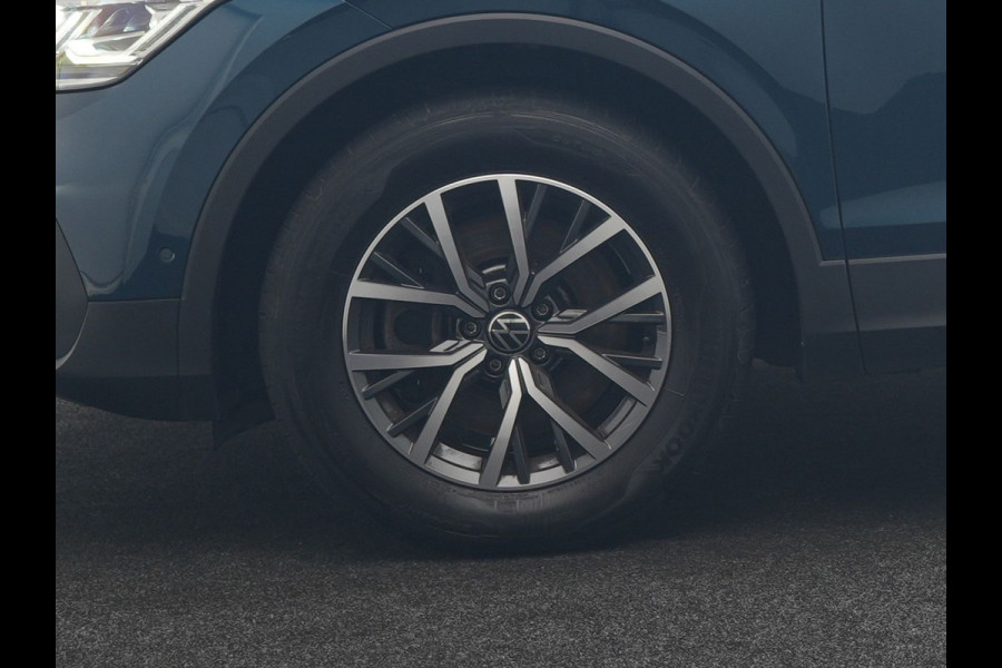 Volkswagen Tiguan 1.4 TSI eHybrid Life PHEV 245pk Dealer O.H. | SOH 97,6% | Trekhaak Af Fabriek | Adaptive Cruise | 360 Camera | IQ Light | Stoelen & Stuur Verwarmd | Keyless | BLIS | Apple Carplay | Navigatie | DAB | Plug In Hybrid |