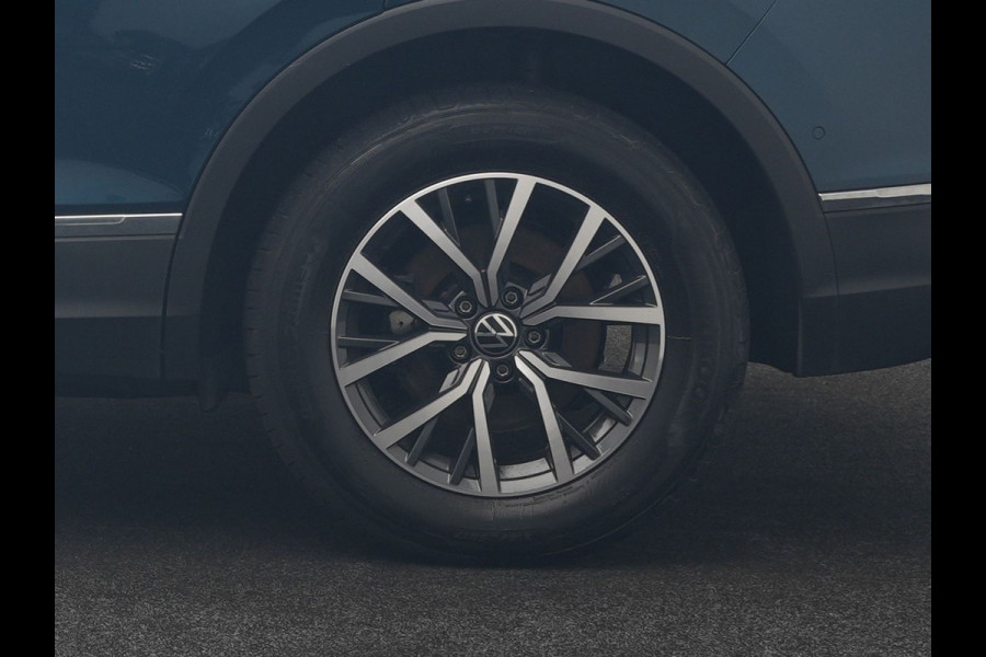 Volkswagen Tiguan 1.4 TSI eHybrid Life PHEV 245pk Dealer O.H. | SOH 97,6% | Trekhaak Af Fabriek | Adaptive Cruise | 360 Camera | IQ Light | Stoelen & Stuur Verwarmd | Keyless | BLIS | Apple Carplay | Navigatie | DAB | Plug In Hybrid |