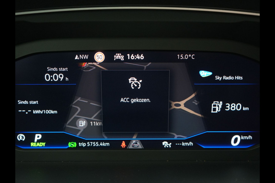 Volkswagen Tiguan 1.4 TSI eHybrid Life PHEV 245pk Dealer O.H. | SOH 97,6% | Trekhaak Af Fabriek | Adaptive Cruise | 360 Camera | IQ Light | Stoelen & Stuur Verwarmd | Keyless | BLIS | Apple Carplay | Navigatie | DAB | Plug In Hybrid |
